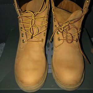 Men’s timberlands size 9